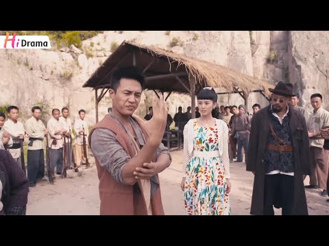 Tên cướp đi chân trần trên than nóng k ngờ chàng trai còn giỏi hơn, lấy tiền từ chảo rán bằng tay ko