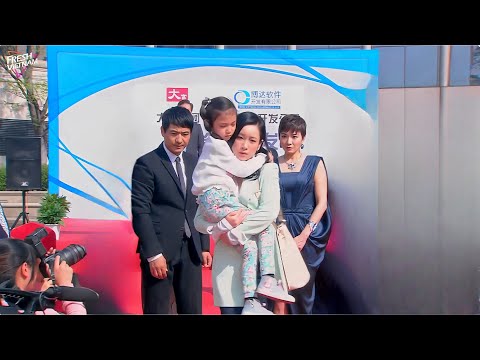 Tiểu 3 giả làm phu nhân tổng tài trên thảm đỏ, không ngờ phu nhân tổng tài xuất hiện tát mặt tiểu 3!