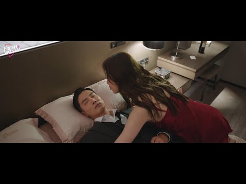 CHỦ TỊCH bị đối thủ lập kế mưu hại suýt tý nữa thì mất trinh, ko ngờ lục này bạn gái xông vào phòng.