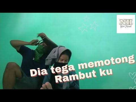 Dia Tega memotong Rambut ku