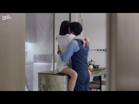 Cô gái say rượu thay áo sơ mi trắng quyến rũ CHỦ TỊCH, CHỦ TỊCH ko chịu nổi, tự tay giải rượu cho.